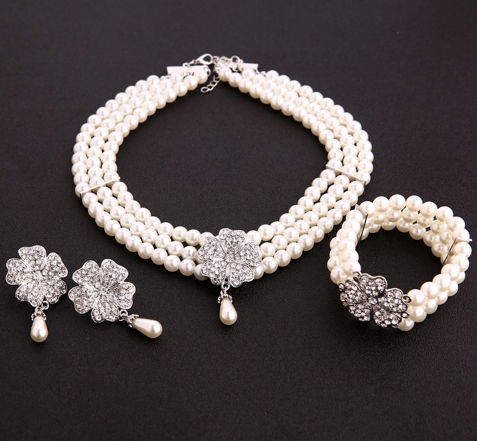 Women'S Accessories In The 1950S - オードリーヘップバーンの朝食をtiffanys 1950sコスチュームジュエリーアクセサリーセットパールネックレスイヤリングブレスレットレディコスチュームアクセサリー