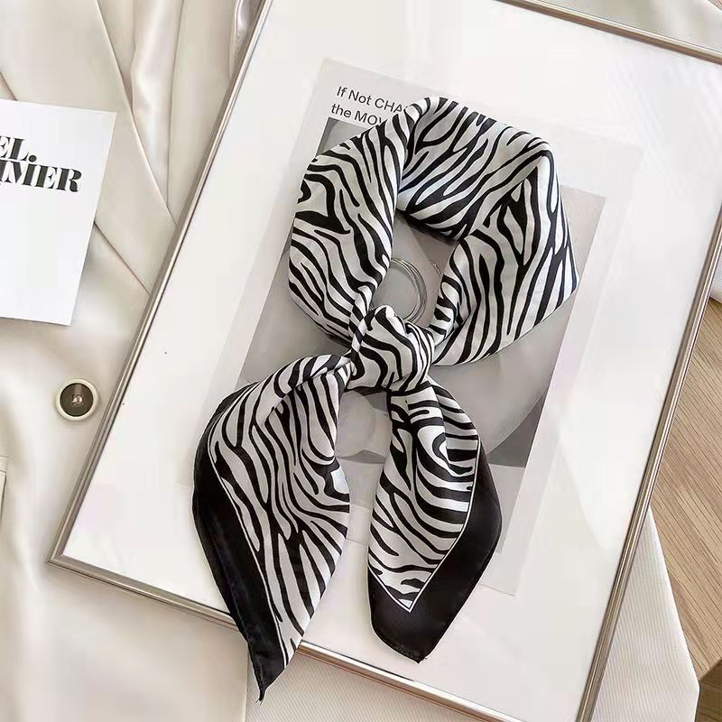 Silk Scarf Square - 新ファッションゼブラプリントスクエアスカーフソフトサテン薄い滑らかなネックスカーフ 70*70 センチメートルヴィンテージスタイル日焼け止めスカーフ女性のための