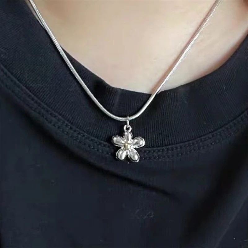 女性のためのヴィンテージステンレス鋼のネックレス,フラワーペ - Women'S Emo Accessories のレビューと価格