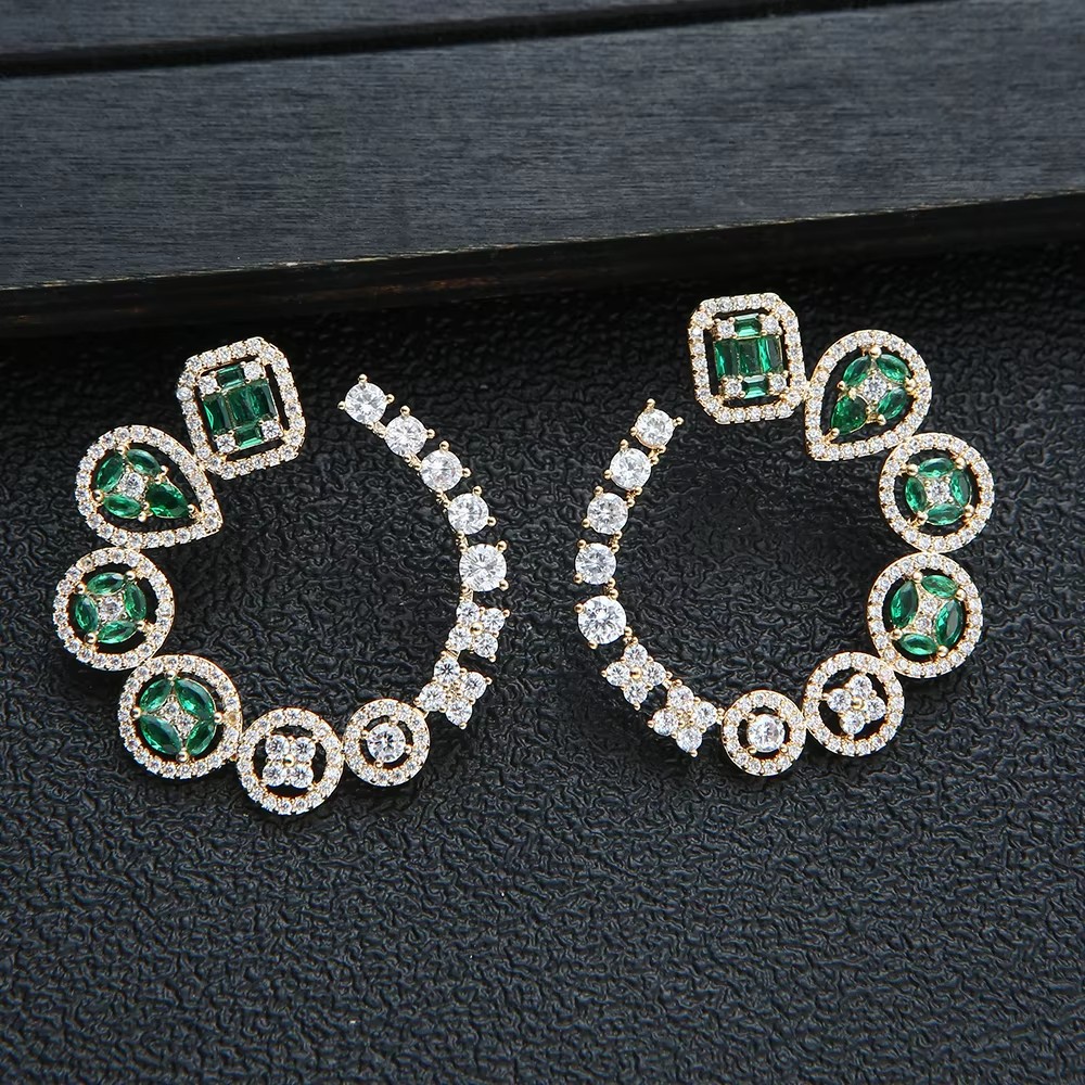 高級ラウンドスタッドピアス女性の結婚式キュービックジルコニア - Women Accessories Dubai のレビューと価格